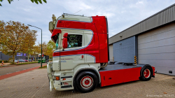 20251019-Tom-Holding-00372